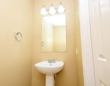 402 New Hope Lane - Photo Thumbnail 18