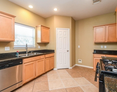 402 New Hope Lane - Photo Thumbnail 10
