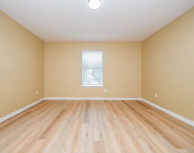 402 New Hope Lane - Photo Thumbnail 23