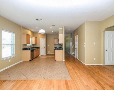 402 New Hope Lane - Photo Thumbnail 8
