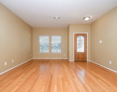 402 New Hope Lane - Photo Thumbnail 5
