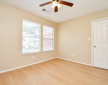11707 Turtle Lake Drive - Photo Thumbnail 16