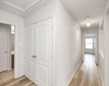2930 Ribbon Creek Way - Photo Thumbnail 7