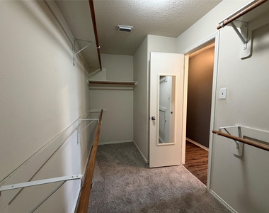 9510 Barr Spring Drive - Photo Thumbnail 15