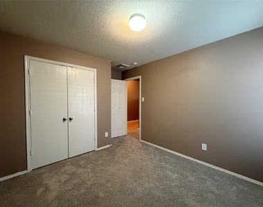 9510 Barr Spring Drive - Photo Thumbnail 18