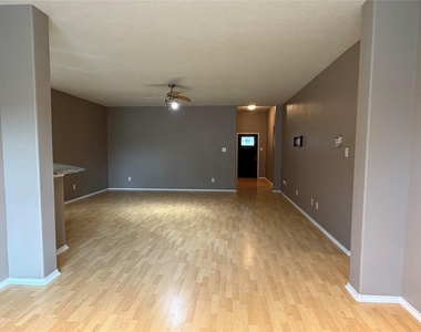 9510 Barr Spring Drive - Photo Thumbnail 10