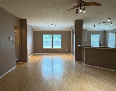 9510 Barr Spring Drive - Photo Thumbnail 4