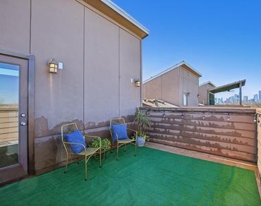 209 Burr Street - Photo Thumbnail 37