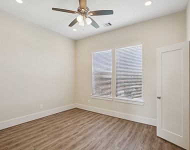 209 Burr Street - Photo Thumbnail 25