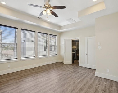 209 Burr Street - Photo Thumbnail 33