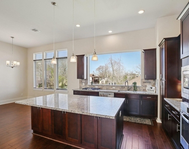 209 Burr Street - Photo Thumbnail 10