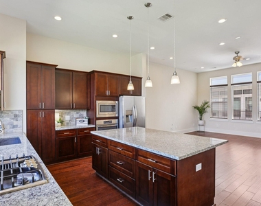 209 Burr Street - Photo Thumbnail 12