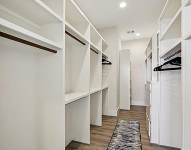 209 Burr Street - Photo Thumbnail 34