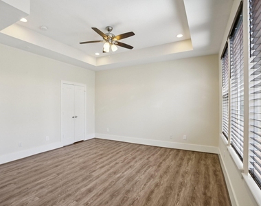 209 Burr Street - Photo Thumbnail 31