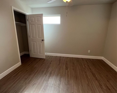 9720 Pelsey Street - Photo Thumbnail 9