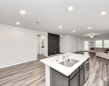 518 Ellwood Terrace Lane - Photo Thumbnail 9