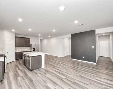 518 Ellwood Terrace Lane - Photo Thumbnail 13