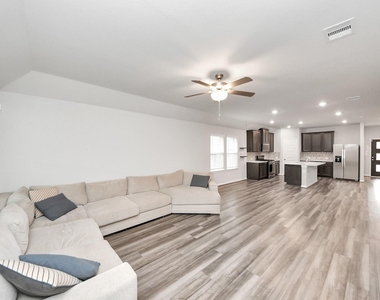 518 Ellwood Terrace Lane - Photo Thumbnail 16