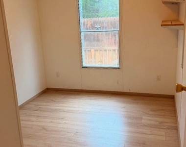642 Hidden Oaks Drive - Photo Thumbnail 6
