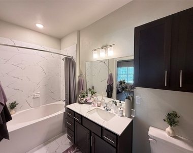2102 Antoine Drive - Photo Thumbnail 6