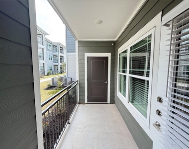 2102 Antoine Drive - Photo Thumbnail 7