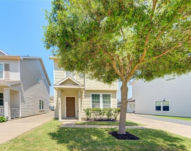 16726 Mammoth Springs Drive - Photo Thumbnail 2