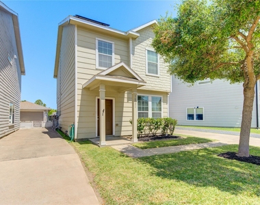 16726 Mammoth Springs Drive - Photo Thumbnail 1