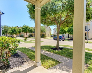 16726 Mammoth Springs Drive - Photo Thumbnail 4