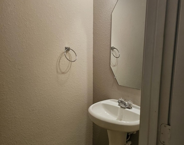 16726 Mammoth Springs Drive - Photo Thumbnail 42