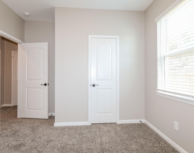 8981 Oval Glass Street - Photo Thumbnail 11