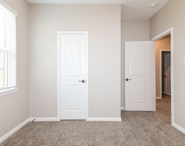8981 Oval Glass Street - Photo Thumbnail 6