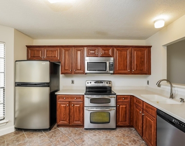 17263 Saturn Lane - Photo Thumbnail 5