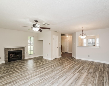 17263 Saturn Lane - Photo Thumbnail 2