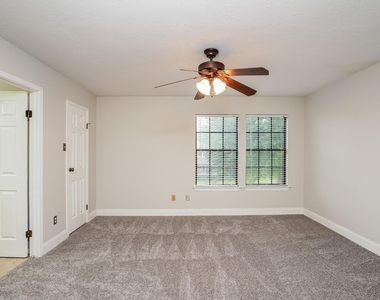 17263 Saturn Lane - Photo Thumbnail 13