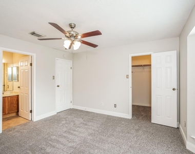 17263 Saturn Lane - Photo Thumbnail 10