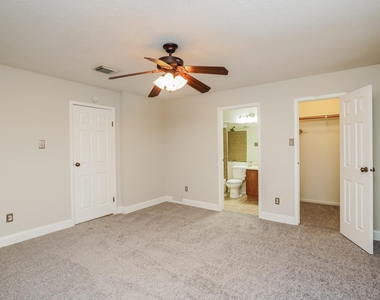 17263 Saturn Lane - Photo Thumbnail 8