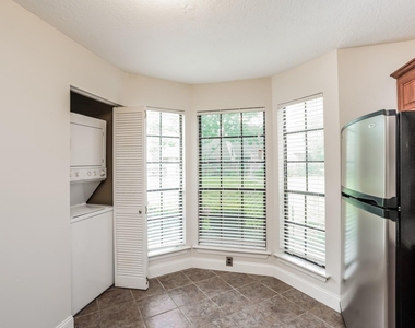 17263 Saturn Lane - Photo Thumbnail 4