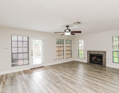 17263 Saturn Lane - Photo Thumbnail 3