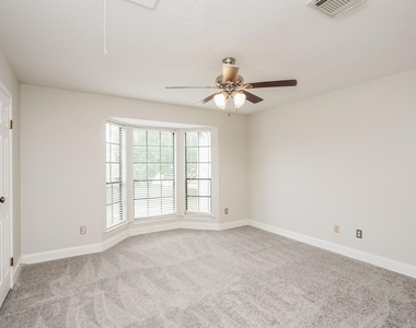 17263 Saturn Lane - Photo Thumbnail 9