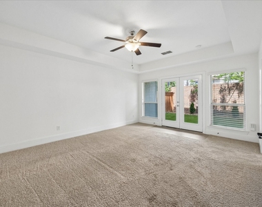 1704 Oak Leaf Pass Drive - Photo Thumbnail 3