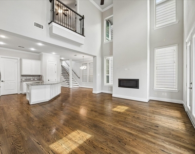1704 Oak Leaf Pass Drive - Photo Thumbnail 18