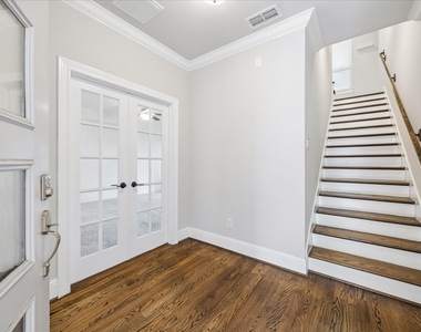 1704 Oak Leaf Pass Drive - Photo Thumbnail 2