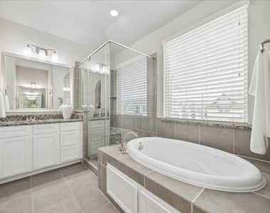 1704 Oak Leaf Pass Drive - Photo Thumbnail 26