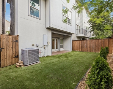 1704 Oak Leaf Pass Drive - Photo Thumbnail 30