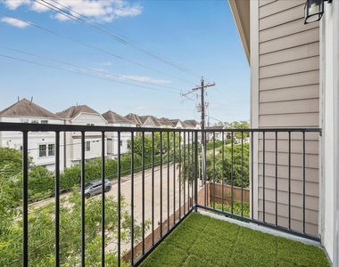 1704 Oak Leaf Pass Drive - Photo Thumbnail 21