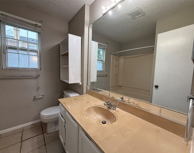 13218 Avonshire Drive - Photo Thumbnail 5