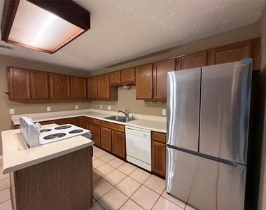 13218 Avonshire Drive - Photo Thumbnail 4
