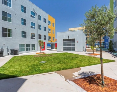 3501 N Vista Lane - Photo Thumbnail 1
