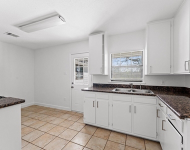 5326 Newkirk Lane - Photo Thumbnail 8