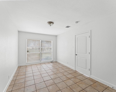 5326 Newkirk Lane - Photo Thumbnail 9